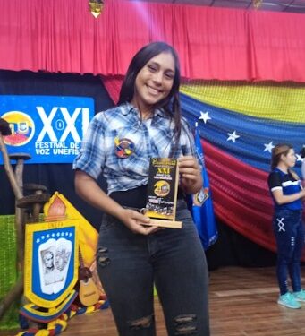 Joven Suluzmar Lucena gana festival regional Unefista