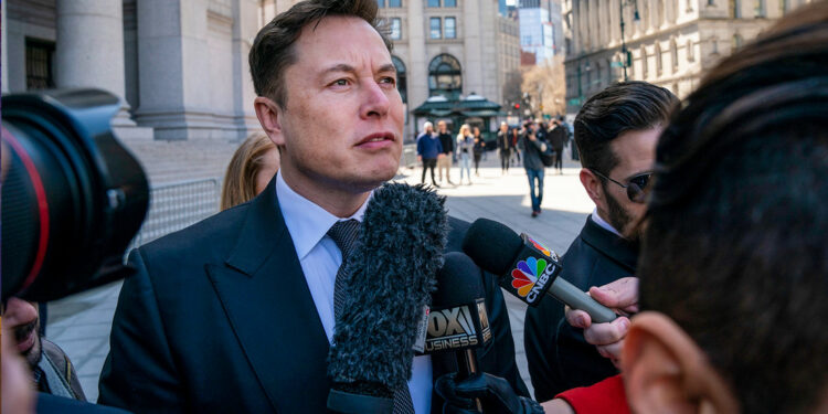 Musk declarará por situación del piloto automático de Tesla