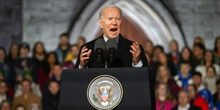 Sobrino de Kennedy reta a Biden a participar en debates electorales