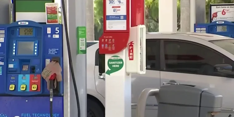 Escasez de gasolina originó largas colas al sur de Florida
