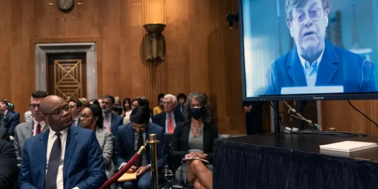 Elton John pidió ante el Senado de EEUU “pisar el acelerador” frente al sida