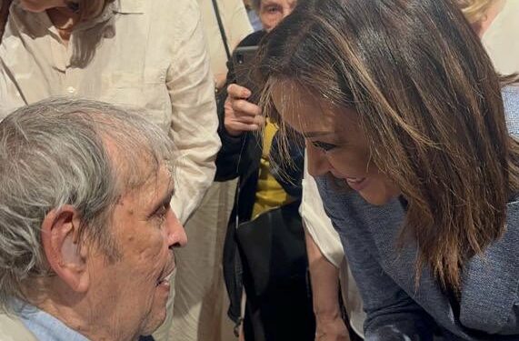 Embajadora de Venezuela en España felicitó al maestro Cadenas por el Cervantes