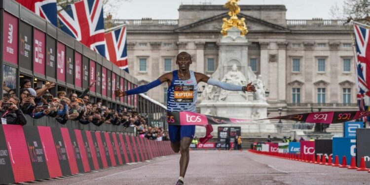 Kelvin Kiptum ganó en el Maratón de Londres