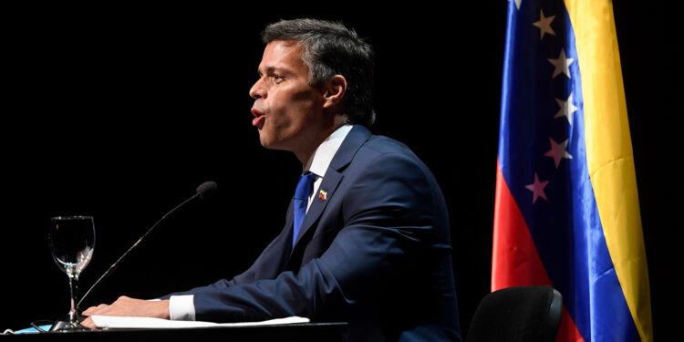 López acusa de aliados de Maduro a quienes no participen en las primarias