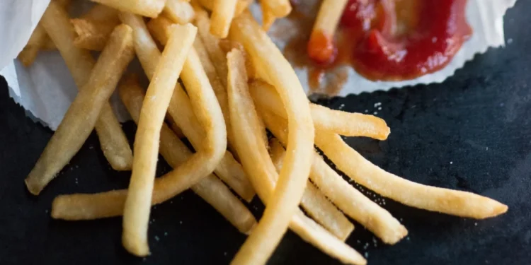 Revelan que papas fritas pueden estar relacionadas con la depresión y la ansiedad
