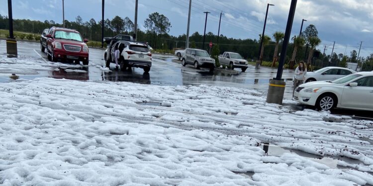 Lluvia, granizo y fuertes vientos afectó localidades en Orlando