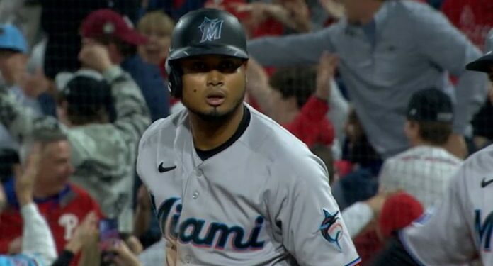 Luis Arráez hizo historia siendo el primer jugador de los Marlins tras batear el ciclo