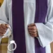 Sacerdote se declara culpable de abusar sexualmente de un niño en Michigan