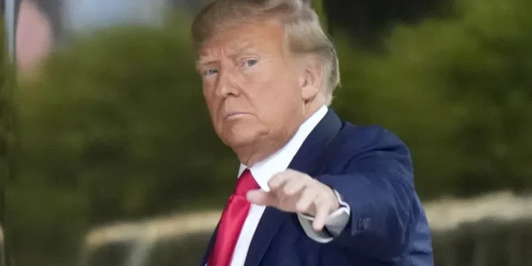 Trump se entregará en un proceso penal histórico