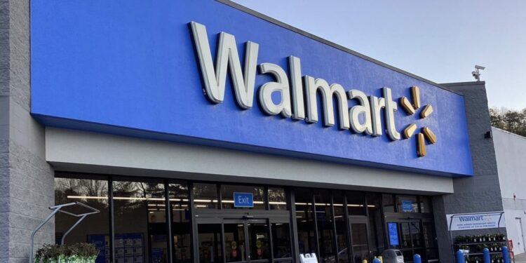 Detenido profesor universitario por acosar a una  adolescente dentro de un Walmart en Florida