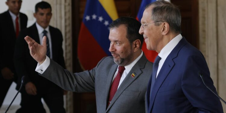 Desde Venezuela Lavrov reivindicó a las dictaduras latinas
