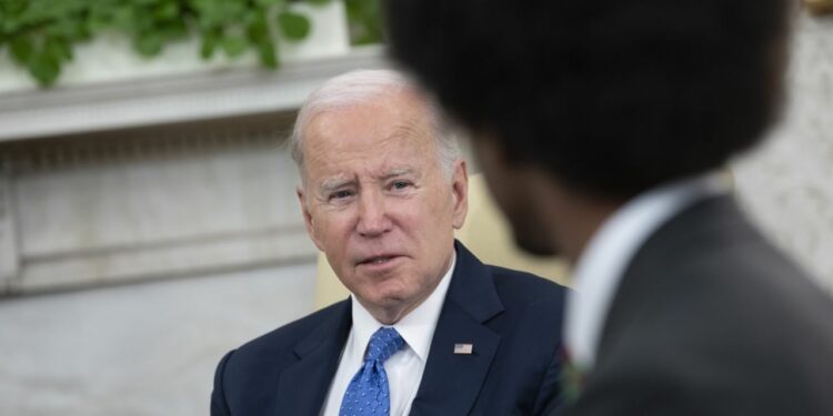 36 % de los jóvenes de EEUU aprueba gestión de Biden