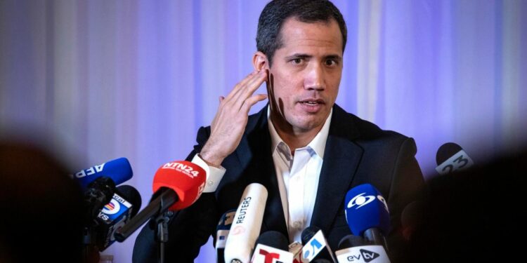 Activistas interrumpen charla de Guaidó en Washington al grito de «mentiroso»