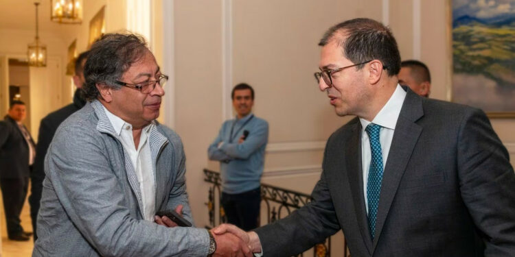 Petro se reunirá con altas cortes de Colombia tras choque con el fiscal general