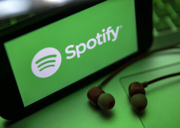 Spotify elimina decenas de miles de canciones generadas por inteligencia artificial
