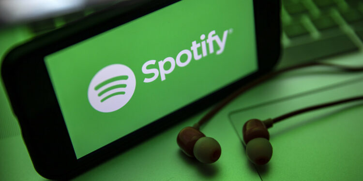 Spotify elimina decenas de miles de canciones generadas por inteligencia artificial