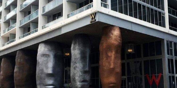 Policía de Miami reportó tiroteo afuera de lujoso hotel en Brickell