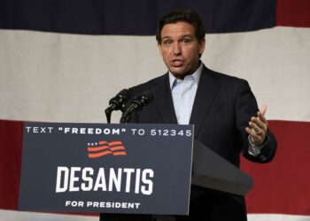 DeSantis inicia campaña presidencial en Iowa con críticas a Trump