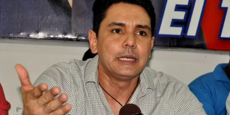 Inhabilitan por 15 años a exalcalde Ernesto Paraqueima