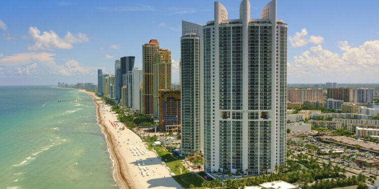 FBI allanó departamento de dos rusos en las Trump Towers de Miami