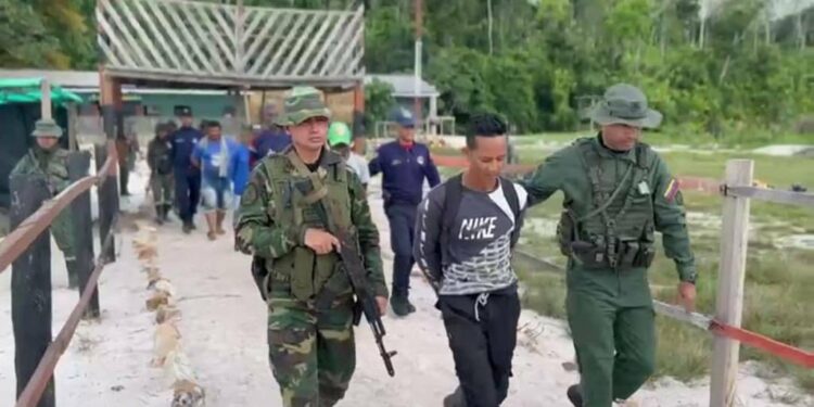 Indígenas atacan base militar en Venezuela tras desmantelamiento de minas ilegales