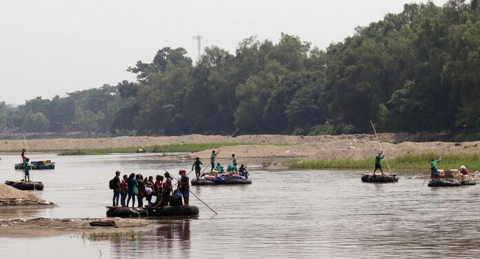 Migrantes venezolanos en la frontera de México: Estamos a la intemperie