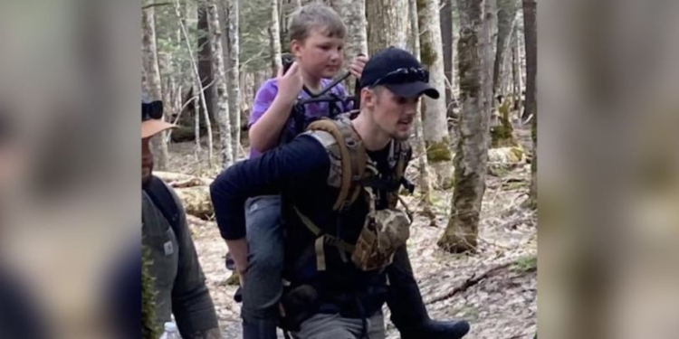Niño de 8 años rescatado en parque estatal de Michigan sobrevivió comiendo nieve
