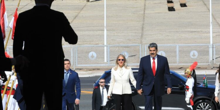 Lula recibe a Maduro en el Palacio de Planalto en Brasilia
