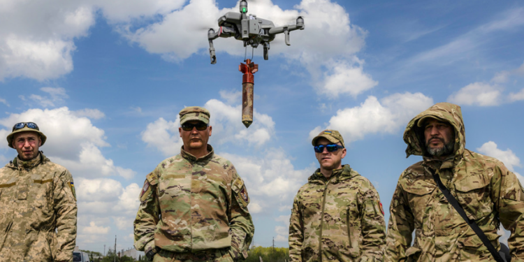 Ucrania pierde unos 10.000 drones al mes, estima un informe británico