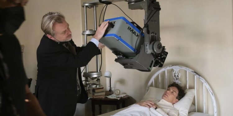 Christopher Nolan explica la mejor manera de ver “Oppenheimer”