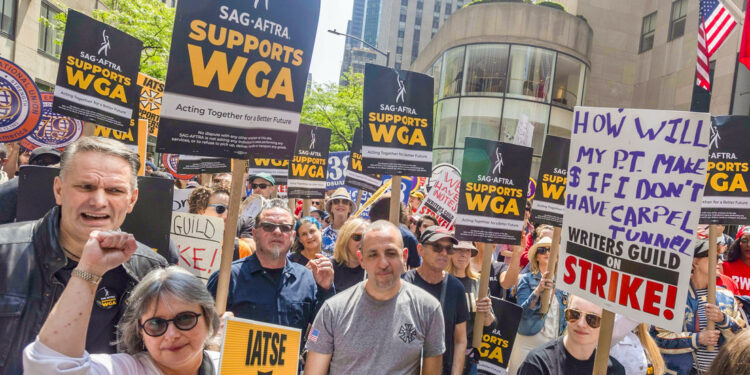 Actores de Hollywood autorizan iniciar una huelga por mejoras laborales