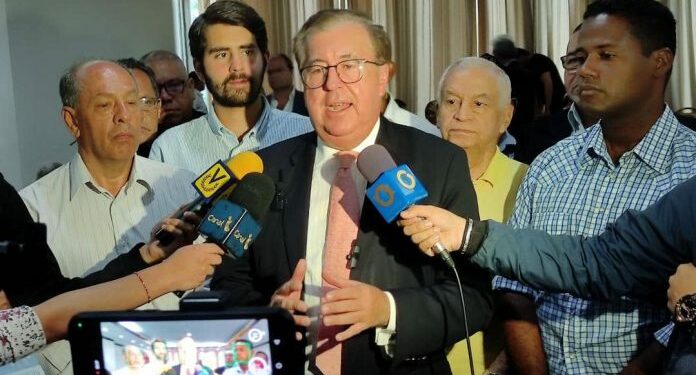 César Pérez Vivas es el cuarto candidato inscrito a las primarias