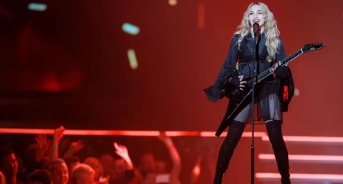 Madonna fue hospitalizada por infección bacteriana grave y pospone su gira mundial