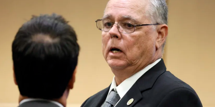 Policía acusado de “no actuar en masacre de Parkland”