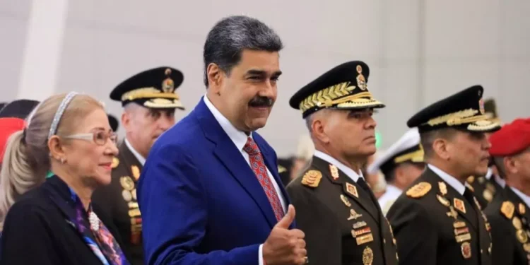Nicolás Maduro pasa a retiro a casi todo el Alto Mando Militar