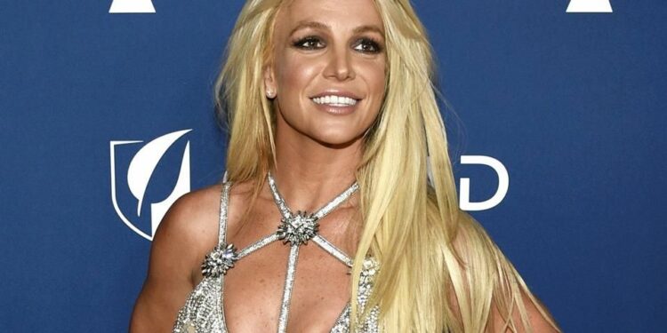 Britney Spears es golpeada por seguridad del NBA Victor Wembanyama