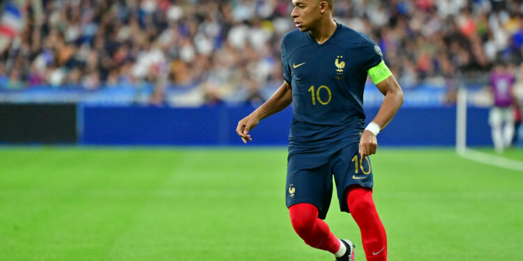 Mbappé recibe la mayor oferta en la historia del fútbol