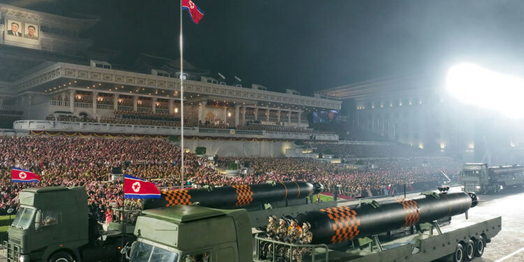 Corea del Norte muestra por primera vez su dron submarino nuclear Haeil-1