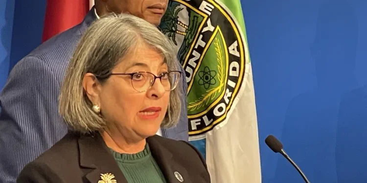 Alcaldesa de Miami Dade brinda más detalles sobre el jefe policial
