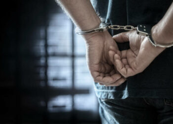 Detenido director de escuela por no denunciar agresión sexual