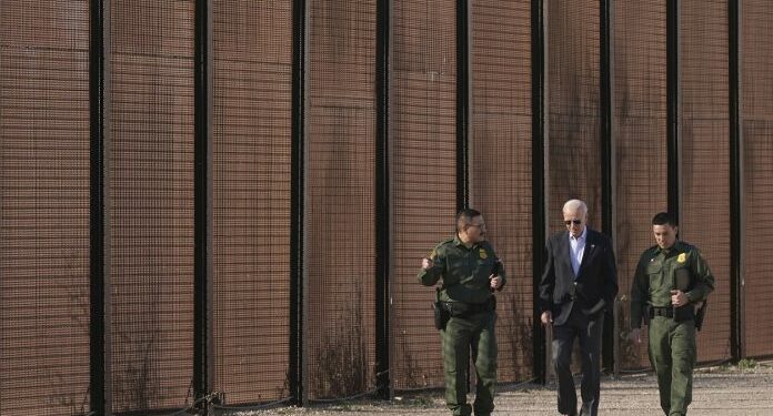 Juez bloquea las restricciones de la nueva política de asilo de Biden