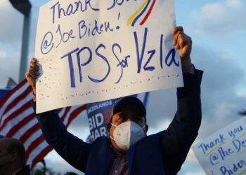 Senadores demócratas urgen a Biden nueva designación del TPS para Nicaragua y Venezuela