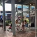 Detienen a hombre por presuntamente apuñalar a una mujer en centro comercial de Miami