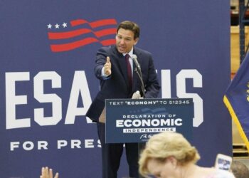 DeSantis reemplaza a jefa de campaña en intento por remontar como precandidato republicano