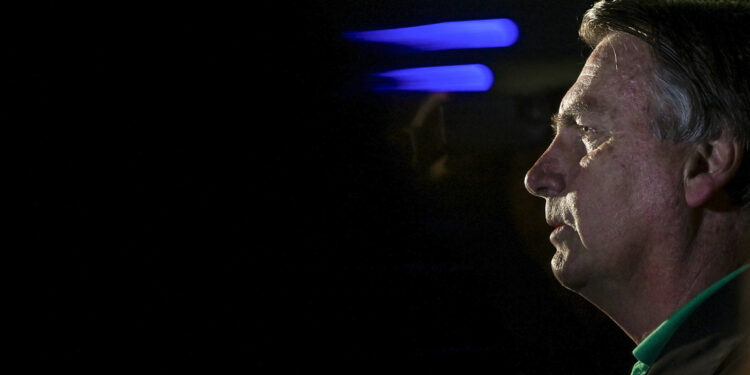 Hacker revela que Bolsonaro le preguntó si podría intervenir las urnas electrónicas