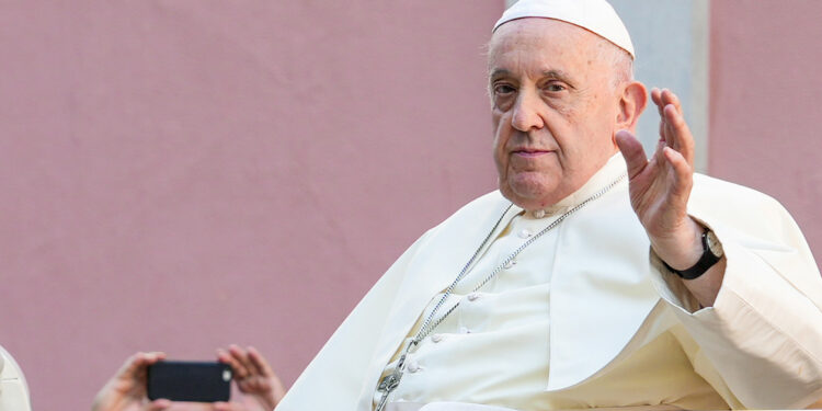 El papa Francisco aborda el aborto y la eutanasia con jóvenes en Portugal