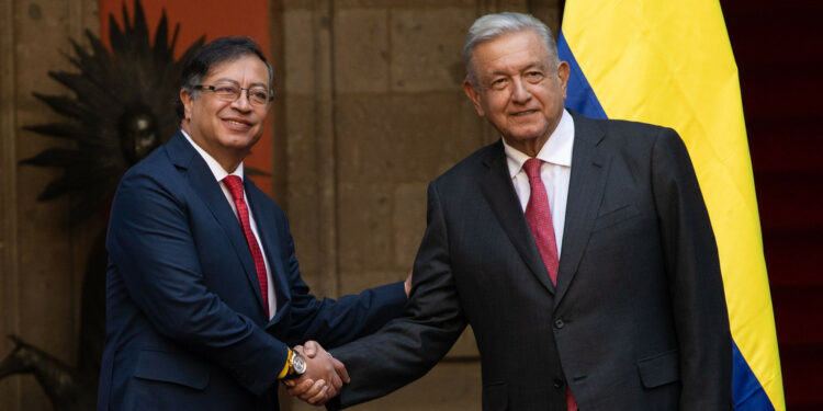 López Obrador defiende a Petro ante escándalo por proceso a su hijo