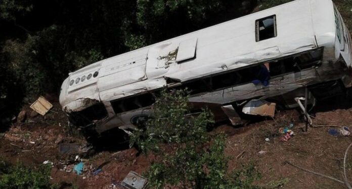 Accidente de autobús con migrantes dejó 18 muertos en México