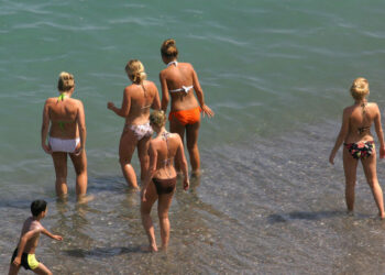 Al menos cinco personas muertas por bacteria come carne en playas de Florida