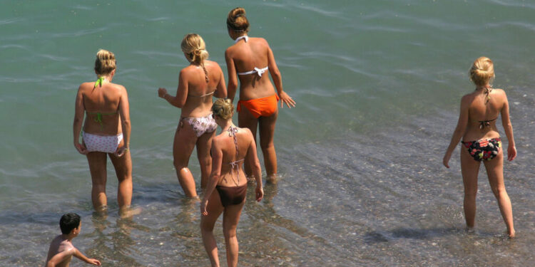 Al menos cinco personas muertas por bacteria come carne en playas de Florida